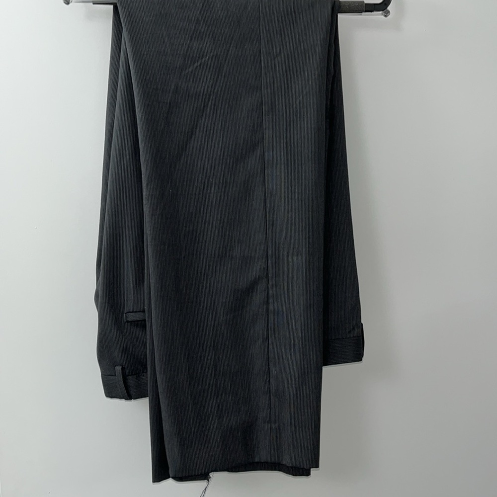 Hugo Boss Dress Pants, Charcoal. VGUC. 100% Virgin Wool waist 32” inseam 31” - Picture 6 of 16